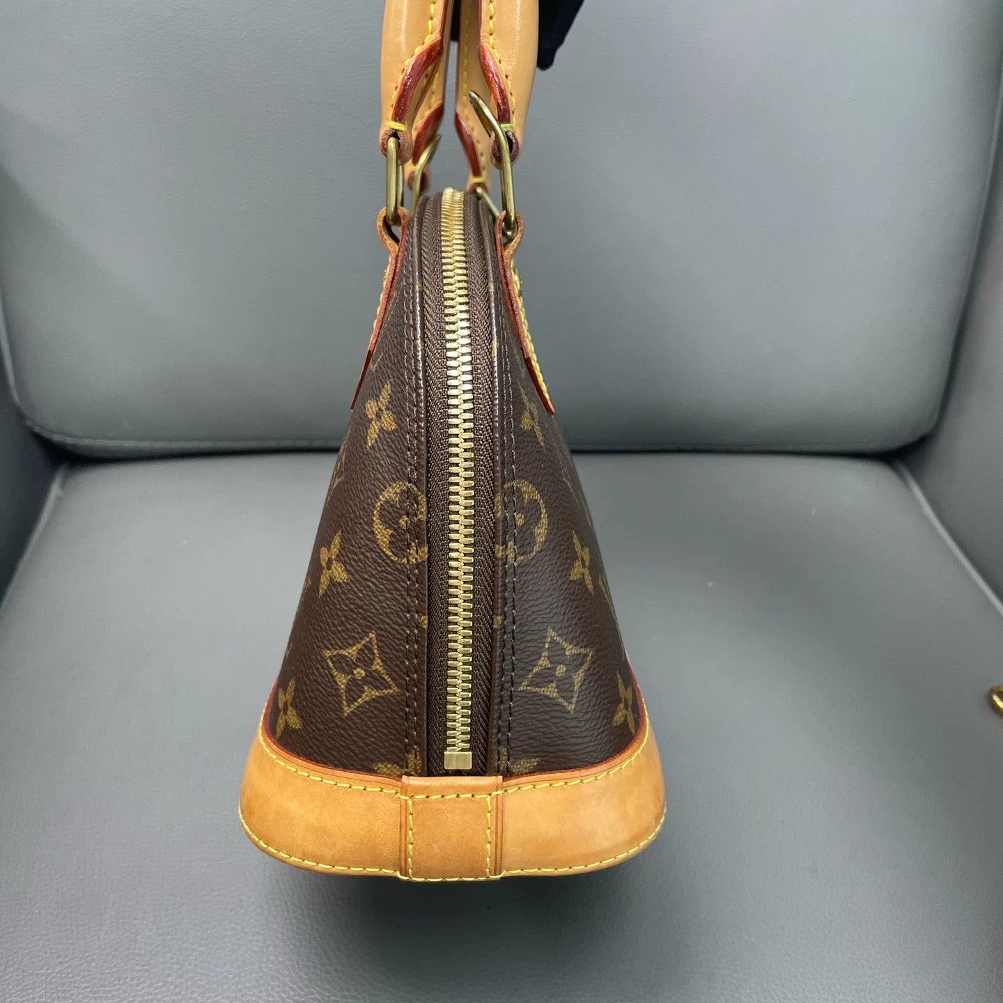 Louis Vuitton - Alma BB - Monogram canvas with Vachetta leather trim - Brown - (mini)