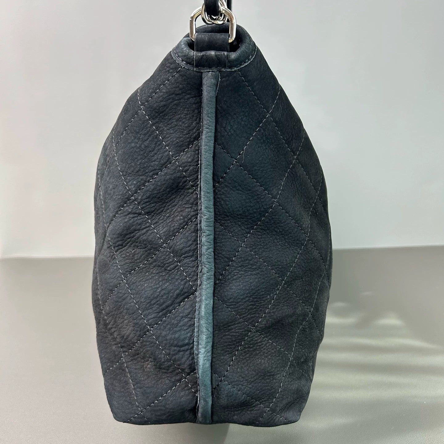 Chanel - Quilted Suede Shoulder Bag - Suede - Black - (Medium)