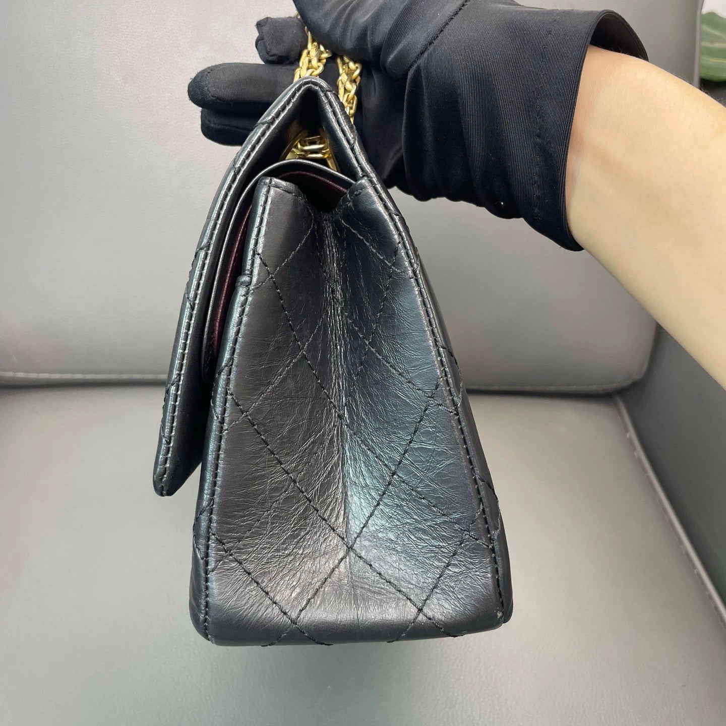 Chanel - 2.55 Reissue Flap Bag - Oiled wax cowhide leather - Black - (medium)