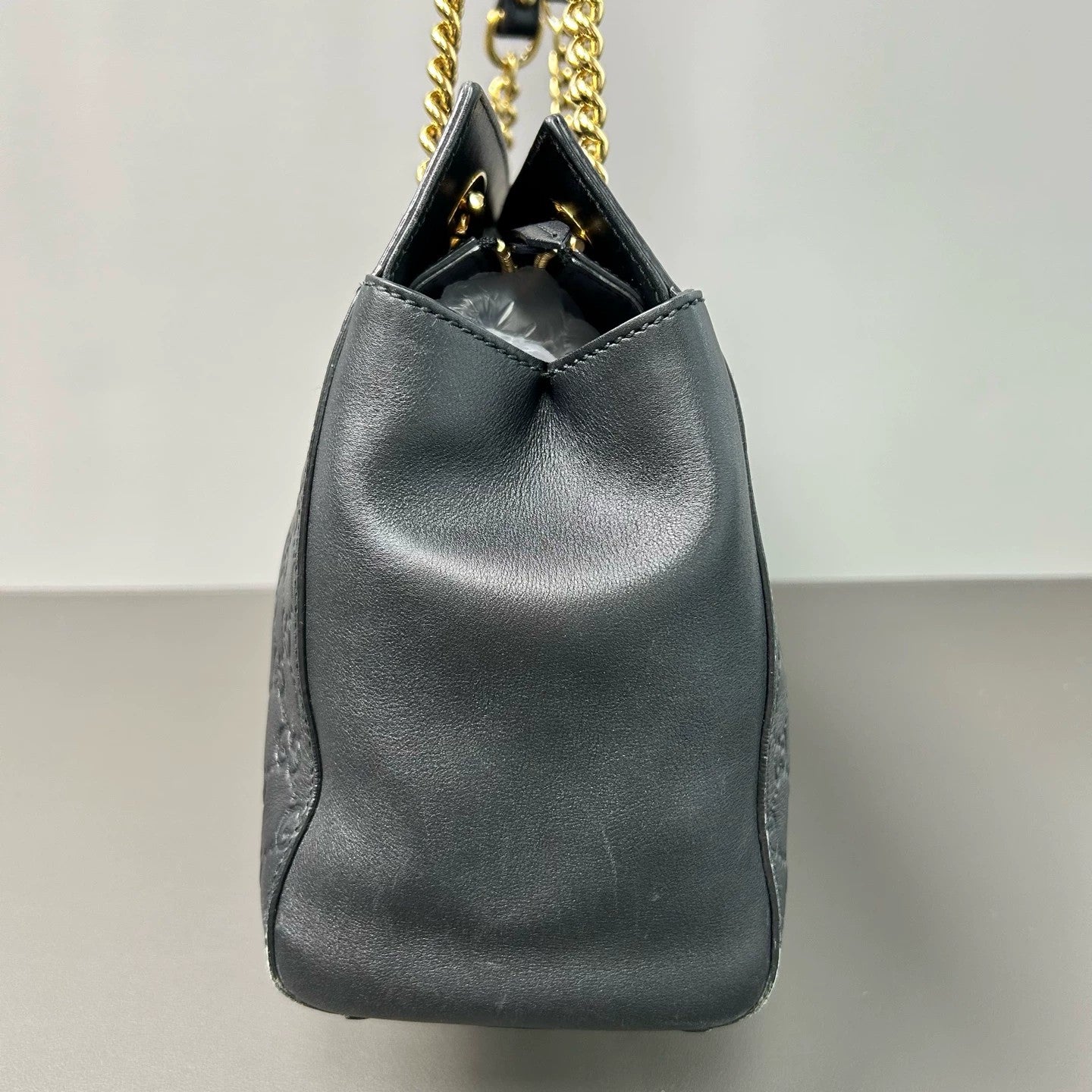 Gucci - GG Embossed Chain Shoulder Bag - Leather - Black - (Medium)