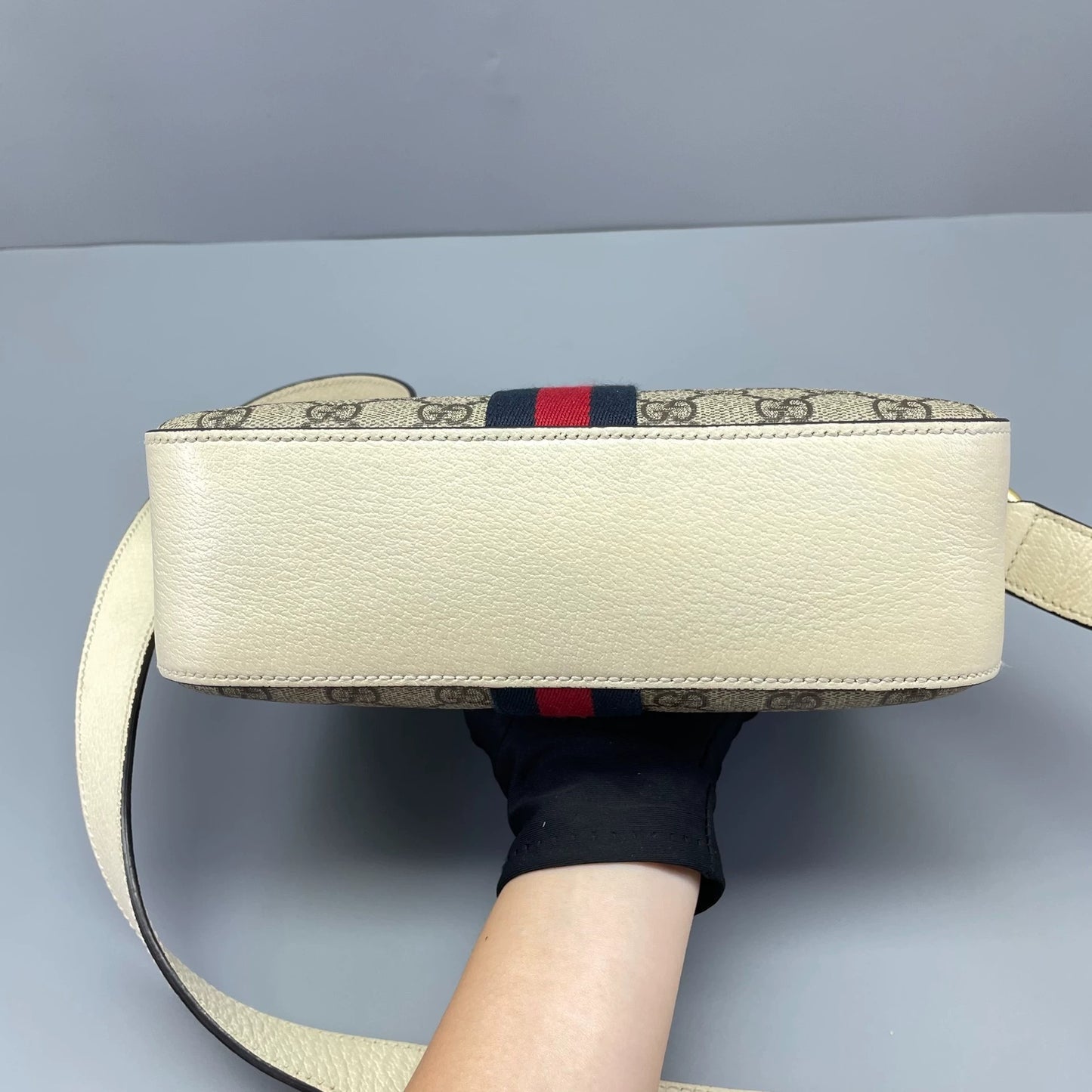 Gucci - Ophidia GG Small Camera Bag - GG Supreme canvas with grained leather trim - Beige and white with red and navy accents - (Medium)