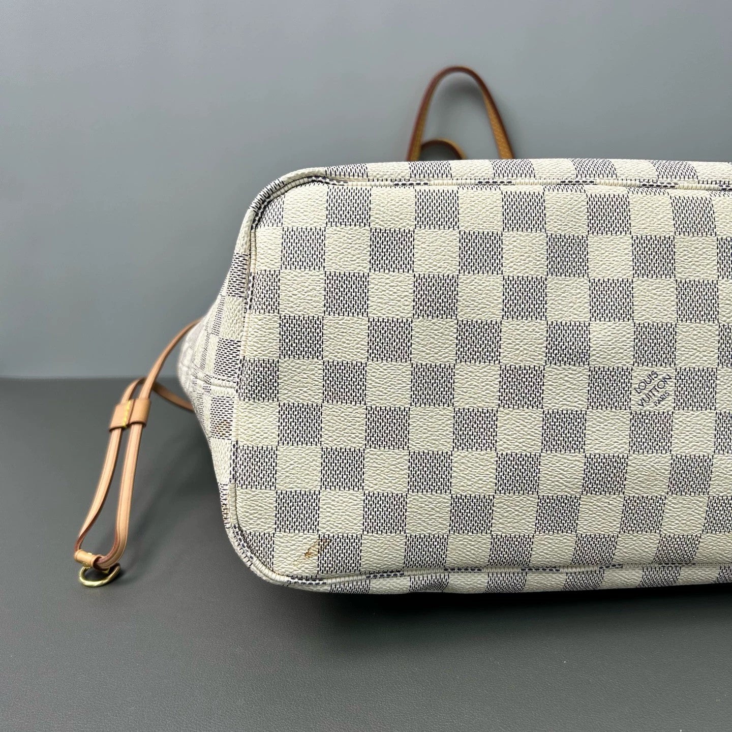 Louis Vuitton - Neverfull MM - Coated canvas with natural cowhide leather trim - White - (medium)