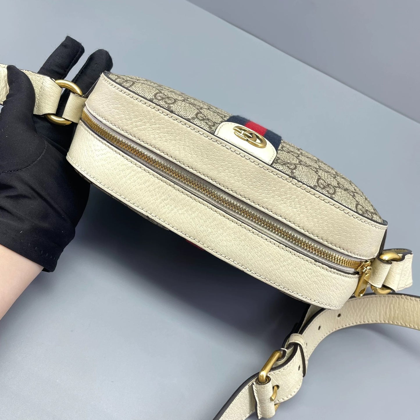 Gucci - Ophidia GG Small Camera Bag - GG Supreme canvas with grained leather trim - Beige and white with red and navy accents - (Medium)