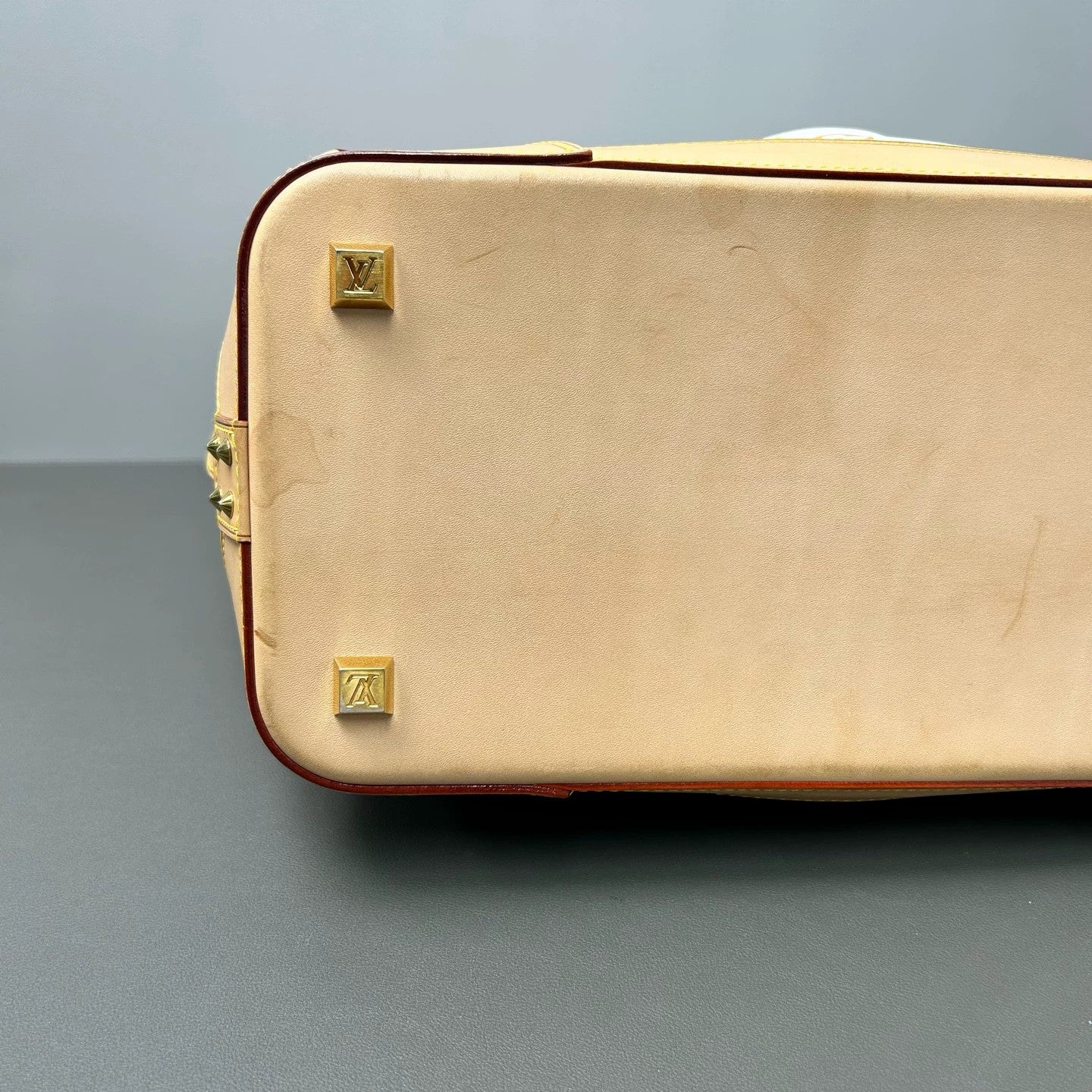 Louis Vuitton - Paramount (Murakami Multicolor) - Monogram Multicolor coated canvas with Vachetta leather trim - White with multicolour monogram - (medium)