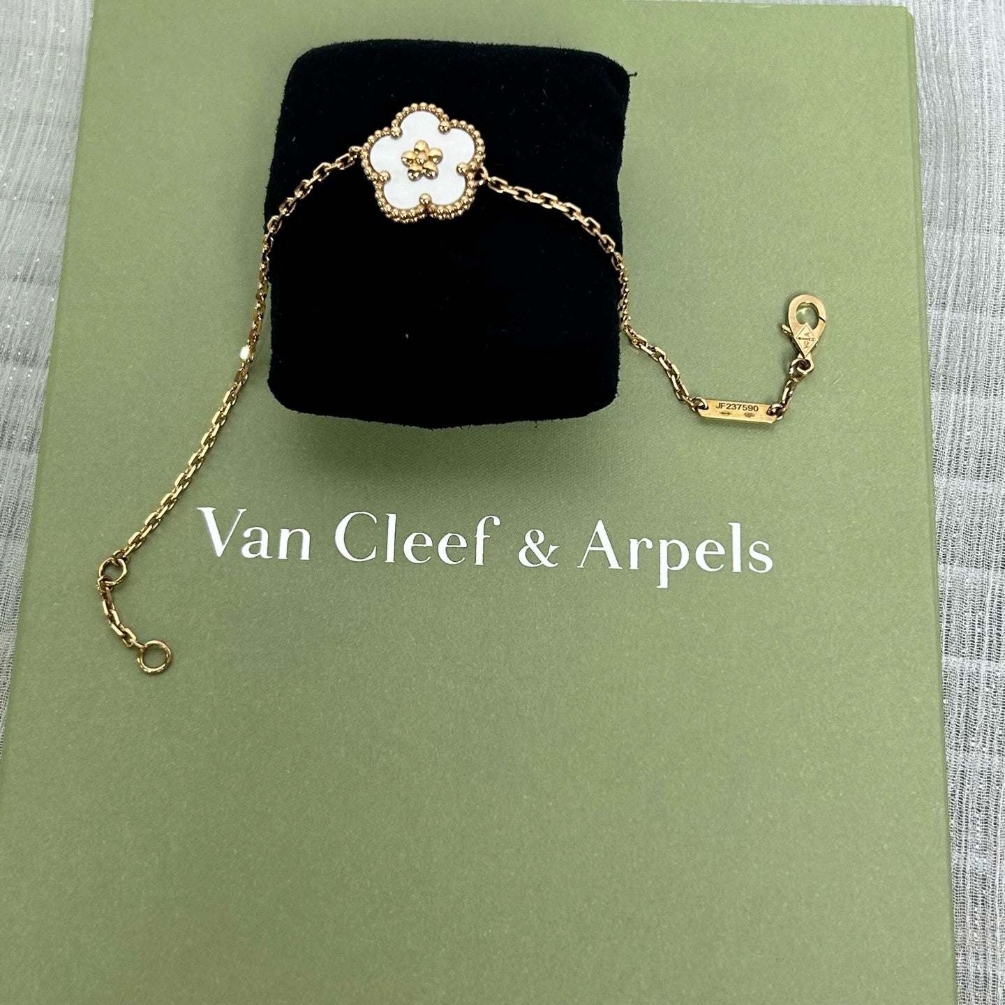 Van Cleef & Arpels - Lucky Spring bracelet - 18k rose gold and mother-of-pearl - Rose gold and White