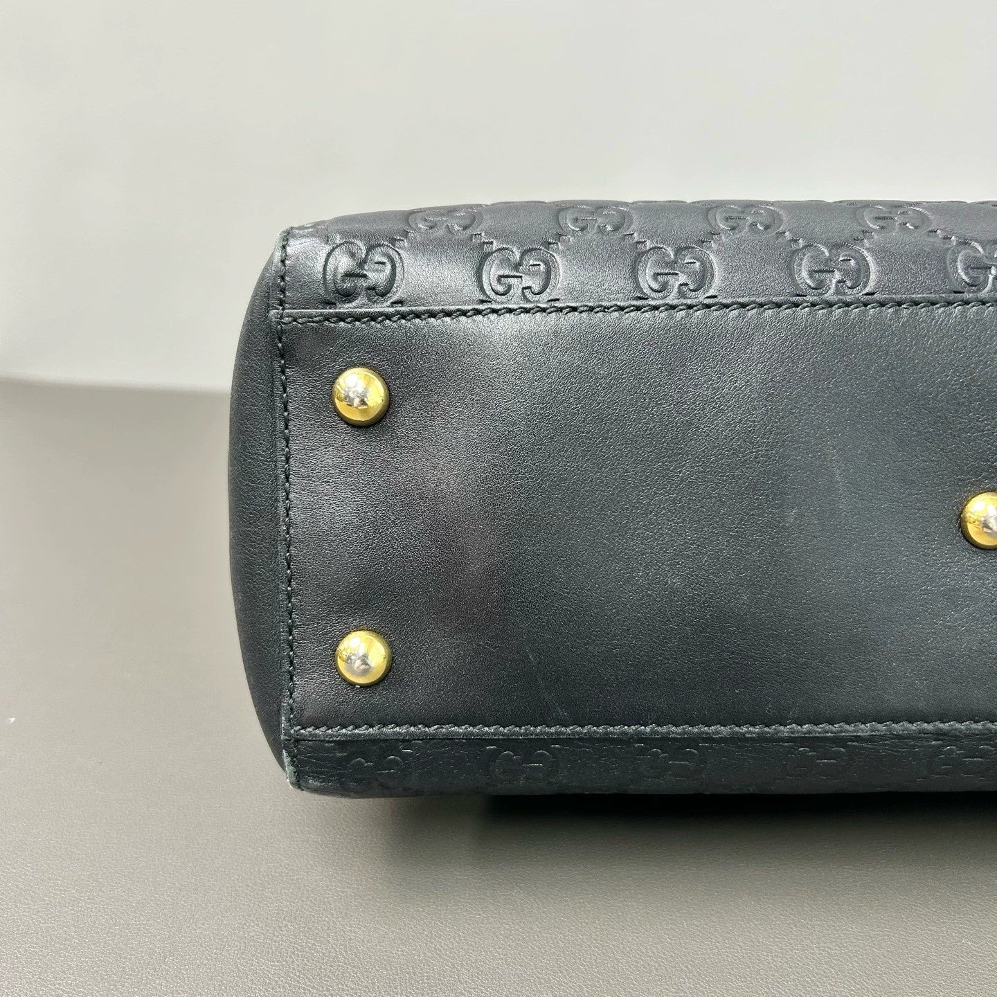 Gucci - GG Embossed Chain Shoulder Bag - Leather - Black - (Medium)