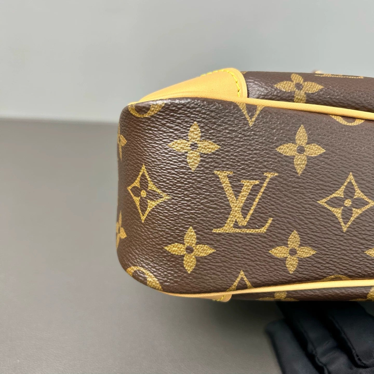 Louis Vuitton - Odeon PM - Monogram coated canvas with natural Vachetta leather trim - Brown - (small)