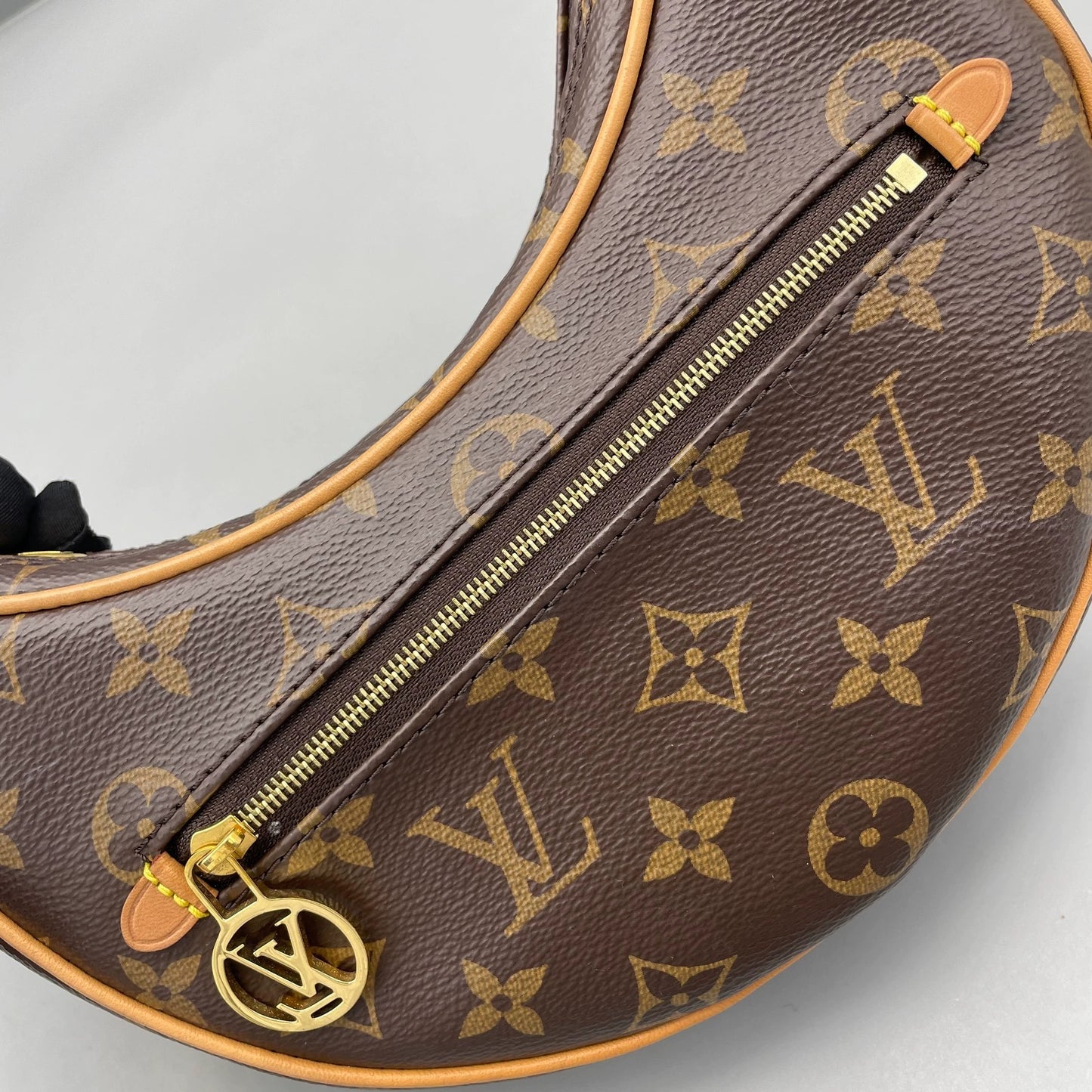 Louis Vuitton - Pea Bag - Monogram coated canvas with natural Vachetta leather trim - Brown - (mini)