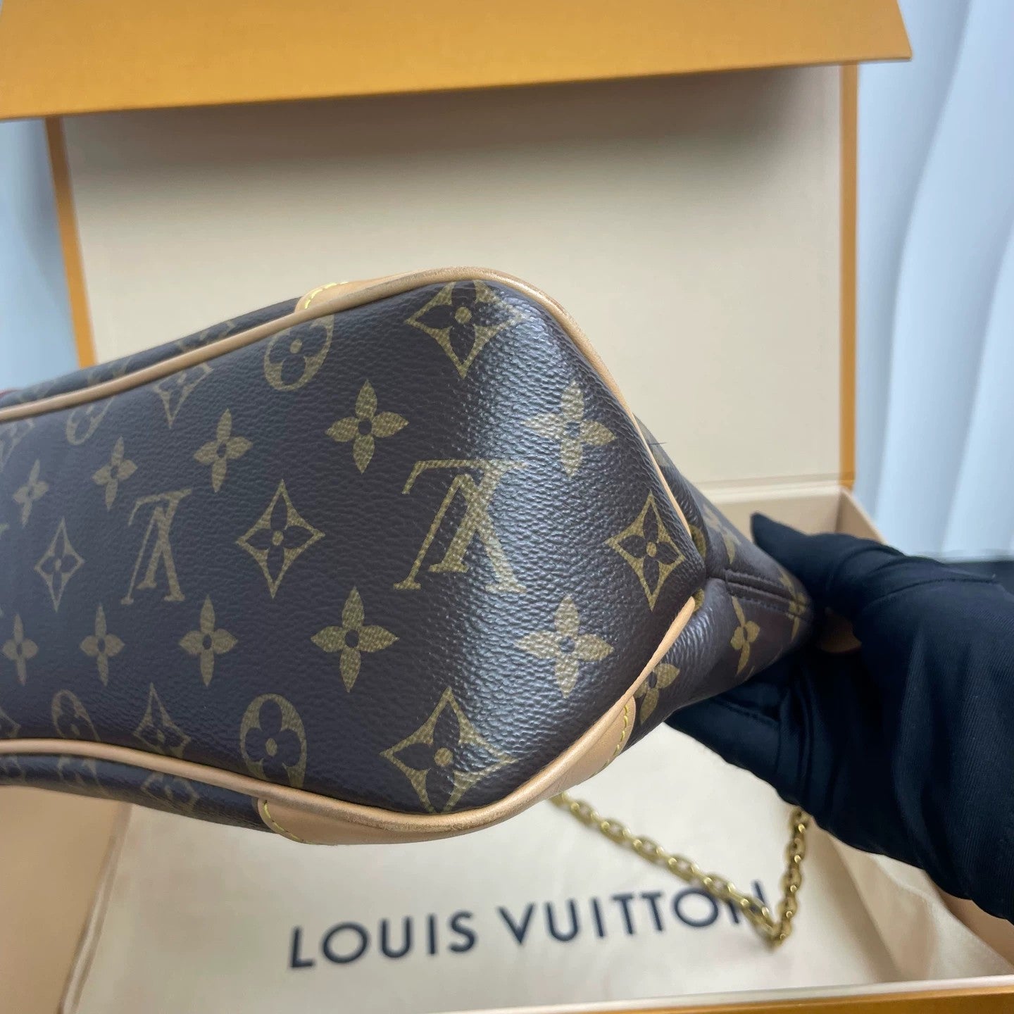 Louis Vuitton - Loop Hobo - Monogram coated canvas with natural cowhide leather trim - Brown - (medium)