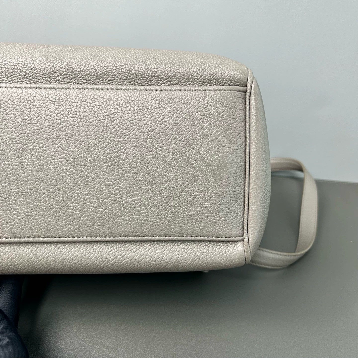Celine - Soft 16 Medium - Leather - Grey - (Medium)