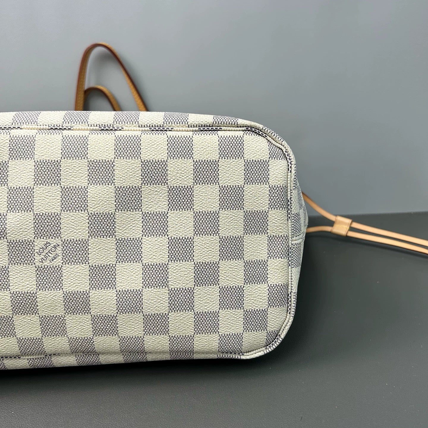Louis Vuitton - Neverfull MM - Coated canvas with natural cowhide leather trim - White - (medium)