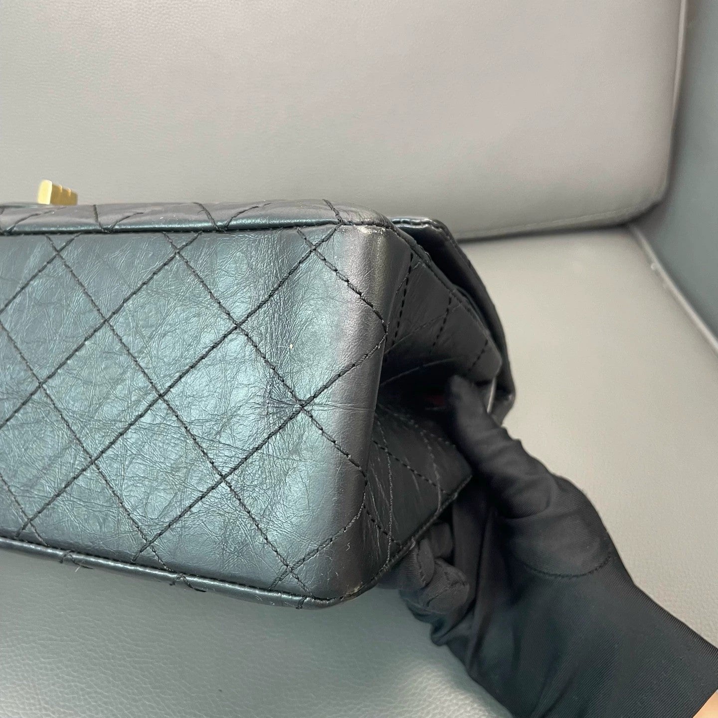 Chanel - 2.55 Reissue Flap Bag - Oiled wax cowhide leather - Black - (medium)
