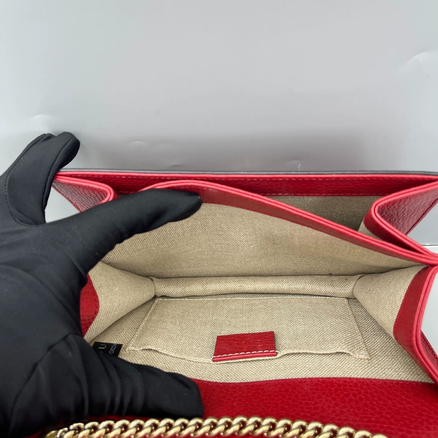 Gucci - Interlocking G Chain Shoulder Bag - Leather - Red - (Small)