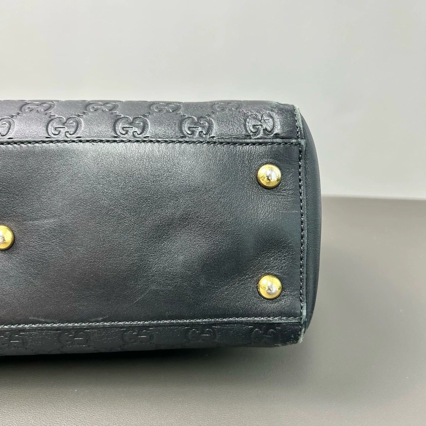 Gucci - GG Embossed Chain Shoulder Bag - Leather - Black - (Medium)