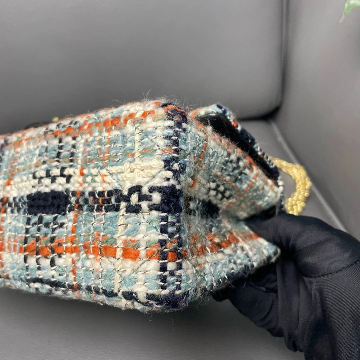 Chanel - Tweed Flap Bag (2.55 style) - Tweed and Leather - Multicolour with Gold-Tone Hardware - (Medium)