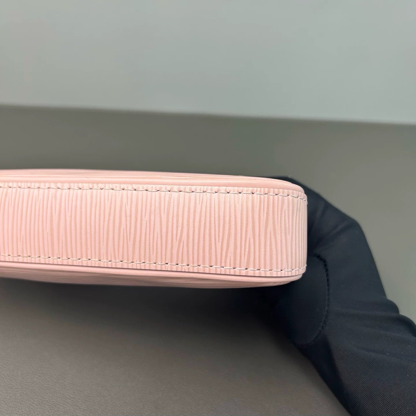 Louis Vuitton - Easy Pouch - Leather - Pink - (mini)