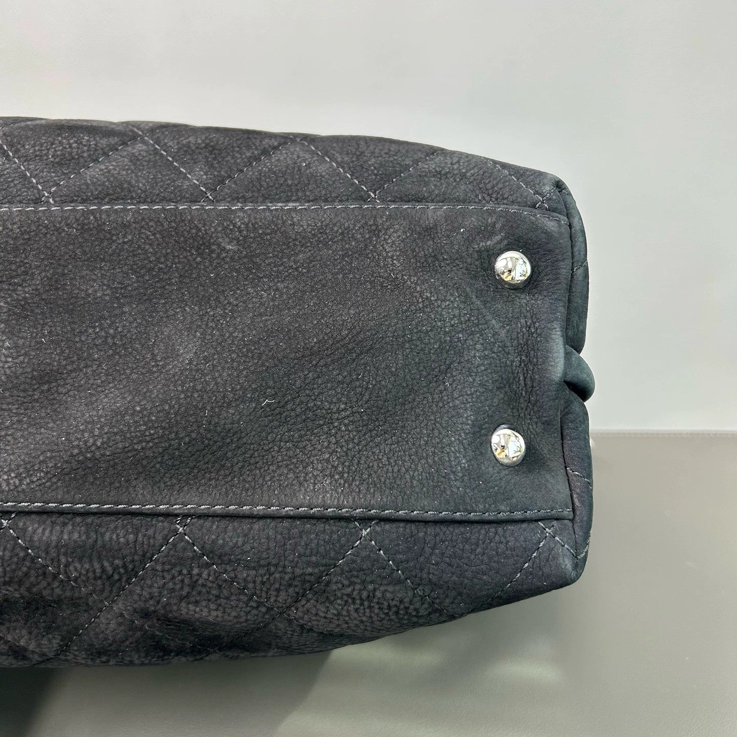 Chanel - Quilted Suede Shoulder Bag - Suede - Black - (Medium)