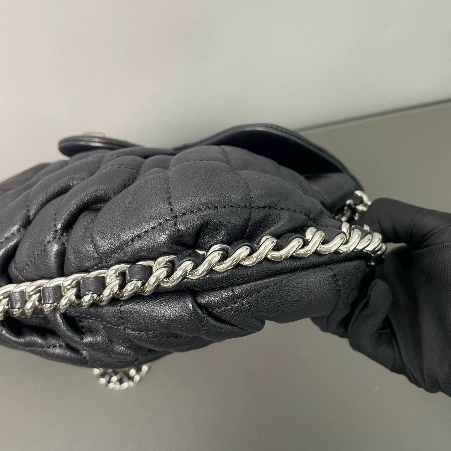 Chanel - Cloud Flap Bag - Lambskin leather - Black - (medium)