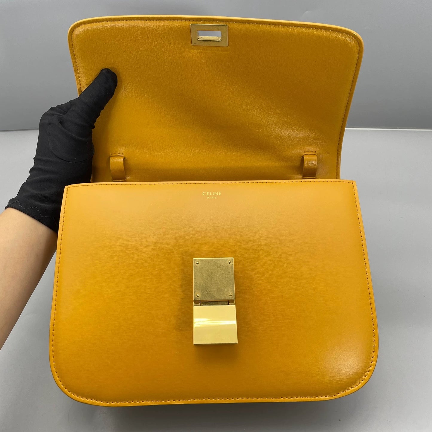 CELINE - Box - Smooth calfskin leather - Yellow - (Medium)