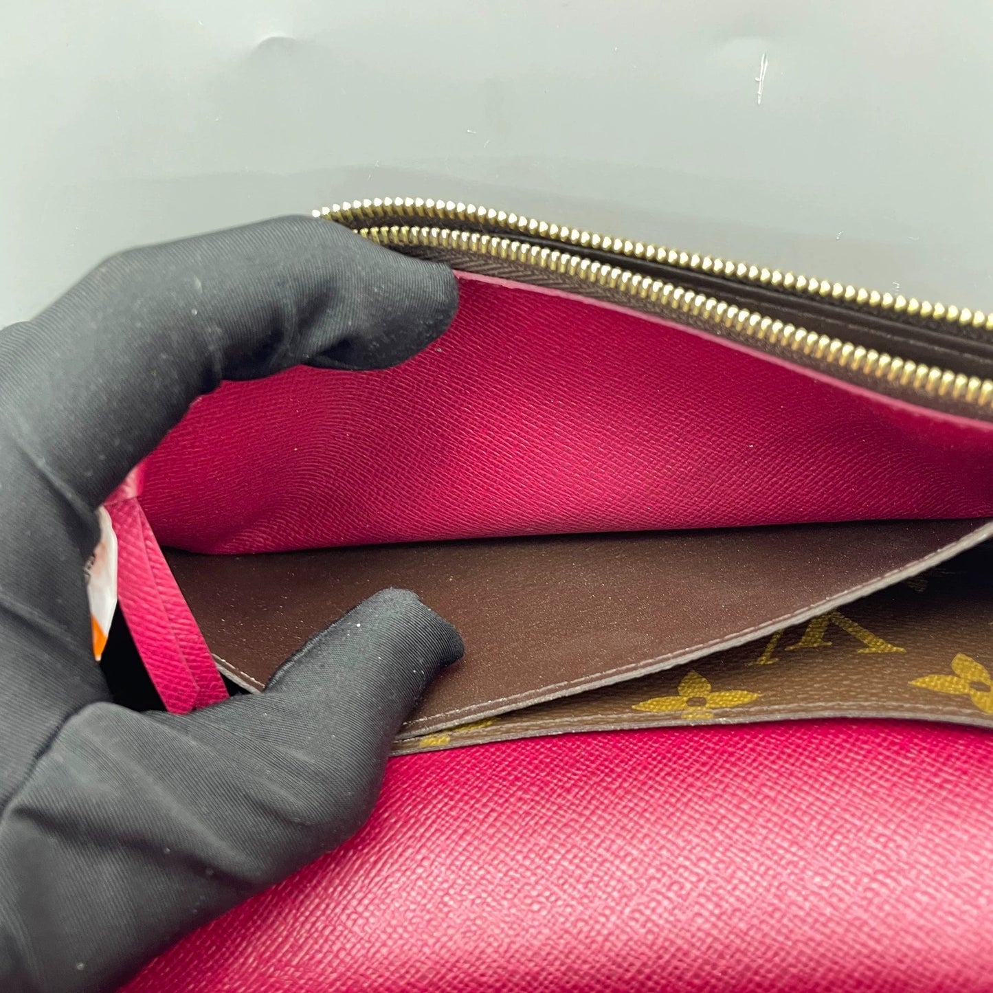 Louis Vuitton - Portefeuille Sarah - Monogram canvas with grained leather interior - Brown with purple-red accent - (medium)