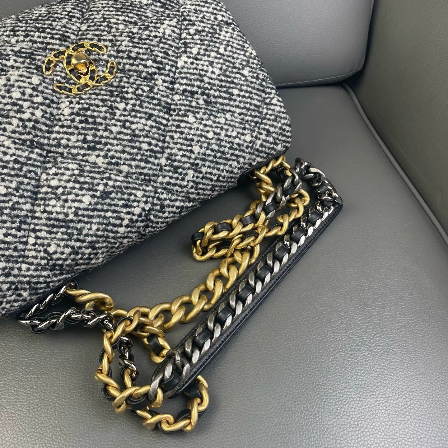 Chanel - 19 Bag - Tweed and Leather - Multicolour - (large)