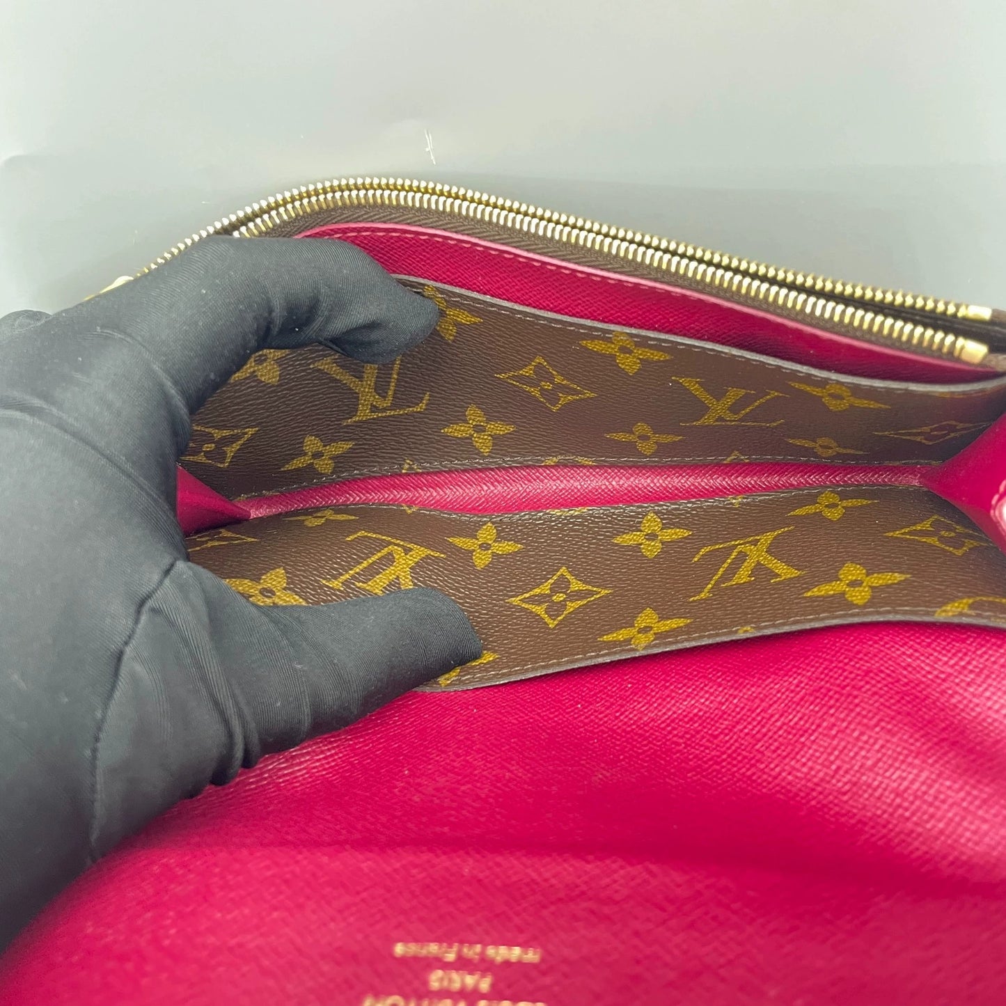 Louis Vuitton - Portefeuille Sarah - Monogram coated canvas with grained leather interior - Brown - (medium)