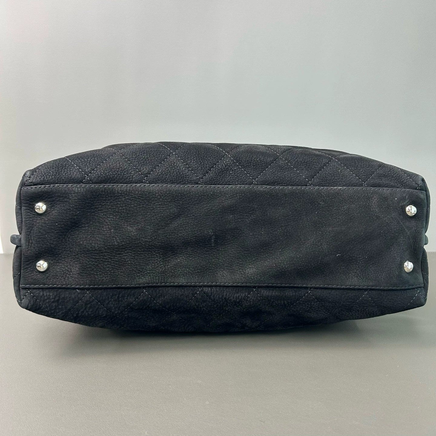 Chanel - Quilted Suede Shoulder Bag - Suede - Black - (Medium)