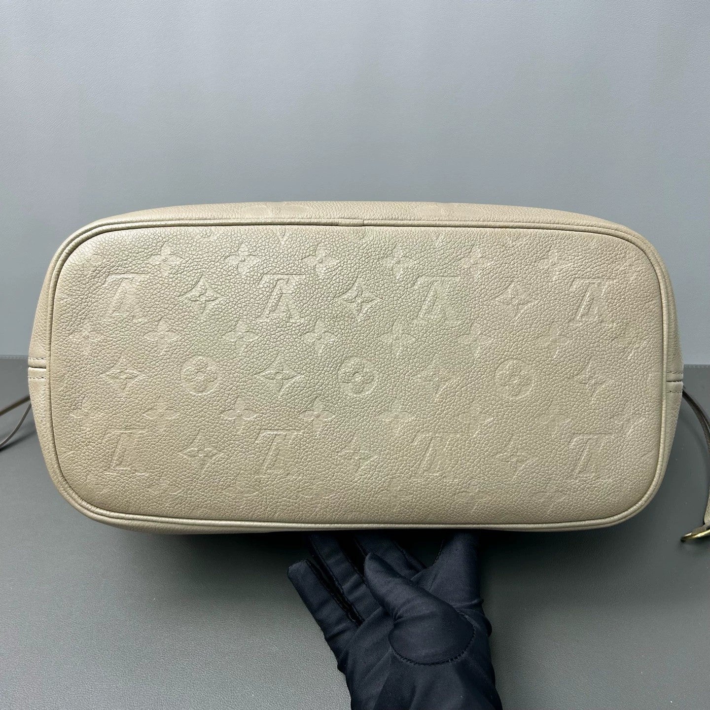 Louis Vuitton - Neverfull - Leather - Grey - (medium)