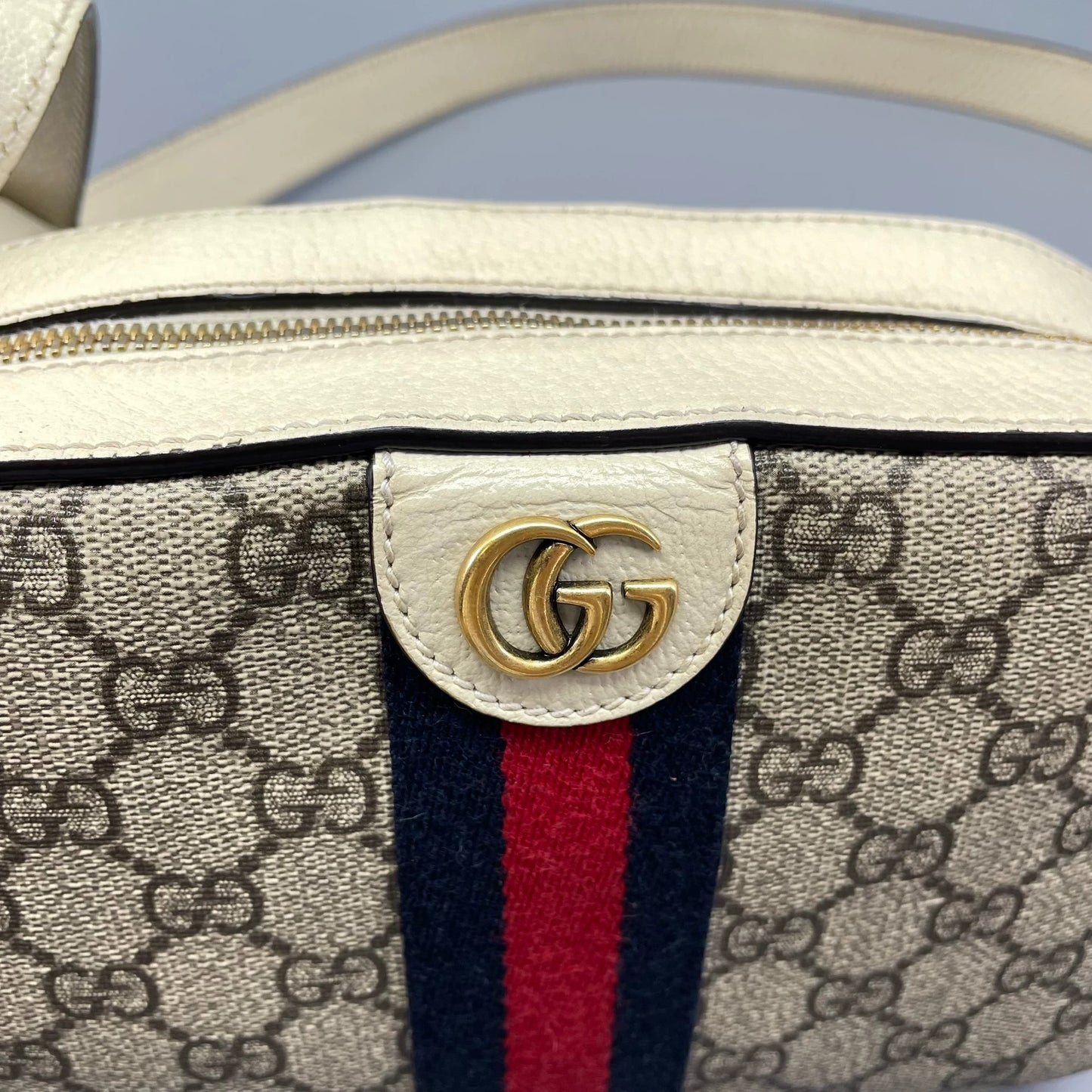 Gucci - Ophidia GG Small Camera Bag - GG Supreme canvas with grained leather trim - Beige and white with red and navy accents - (Medium)