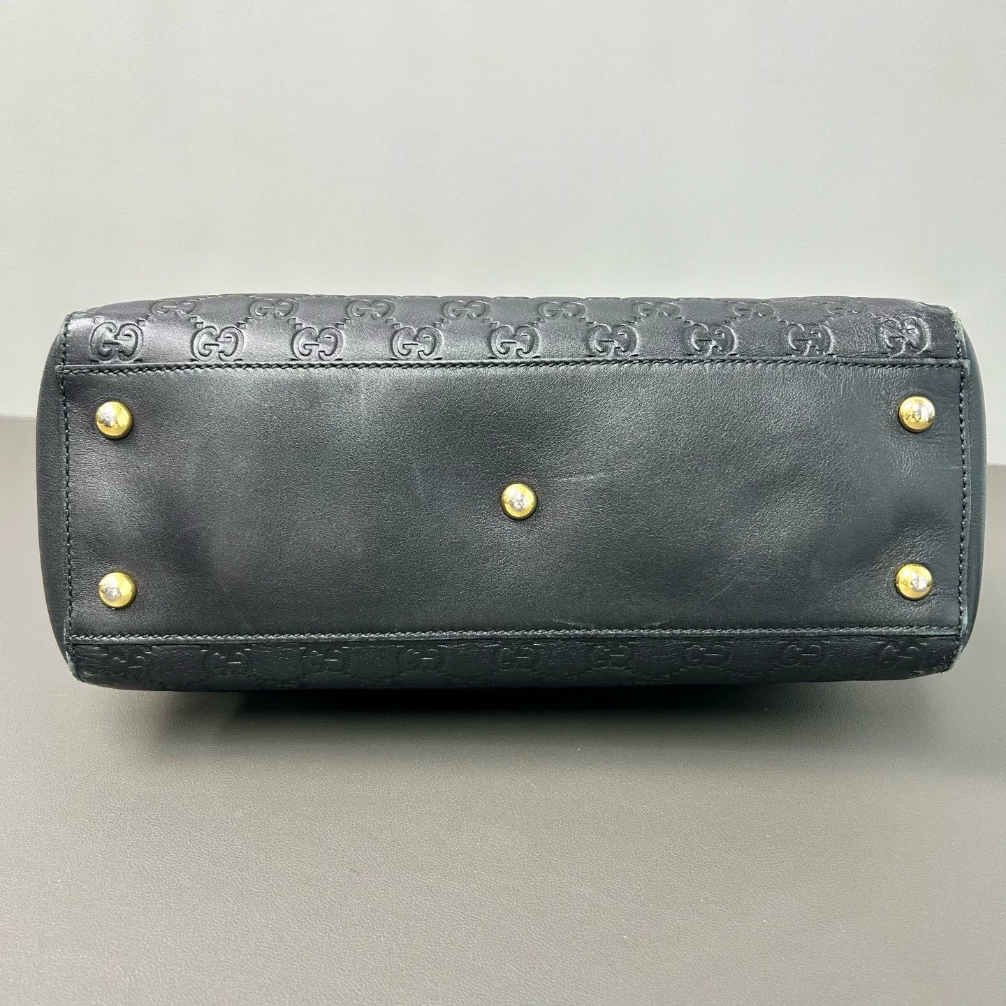 Gucci - GG Embossed Chain Shoulder Bag - Leather - Black - (Medium)