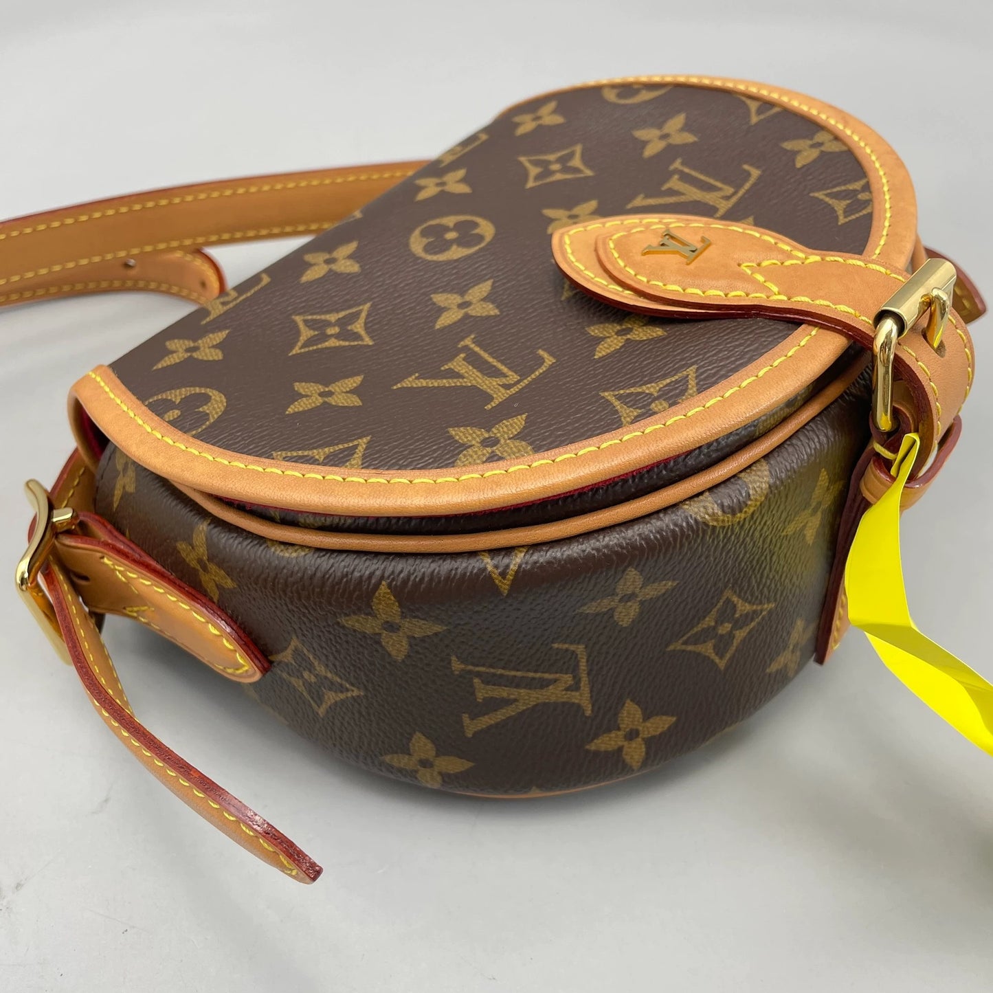 Louis Vuitton - Saddle Pouch Monogram - Monogram coated canvas with Vachetta leather trim - Brown - (small)