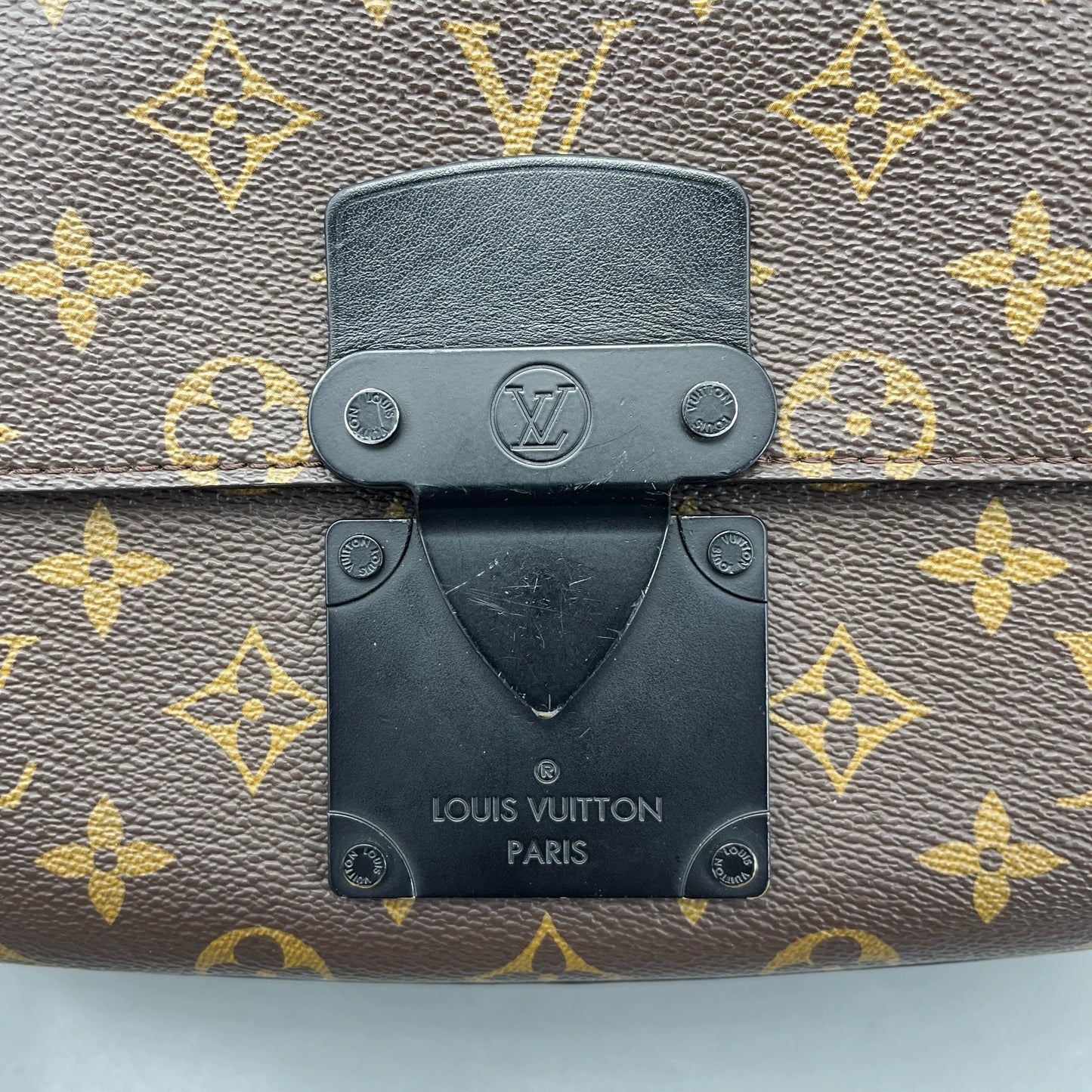 Louis Vuitton - S-Lock Messenger Bag - Monogram coated canvas with leather trim - Brown - (Small)