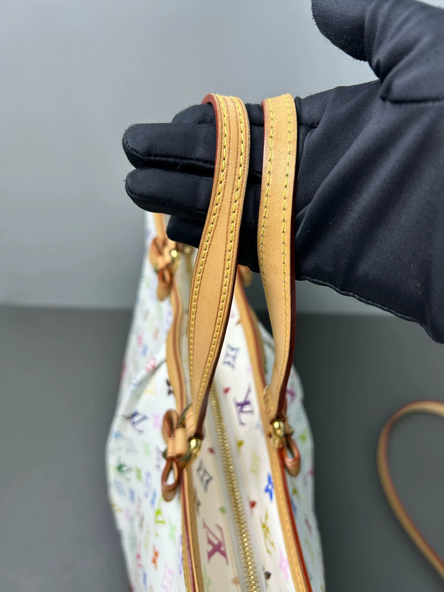 Louis Vuitton - Paramount (Murakami Multicolor) - Monogram Multicolor coated canvas with Vachetta leather trim - White with multicolour monogram - (medium)