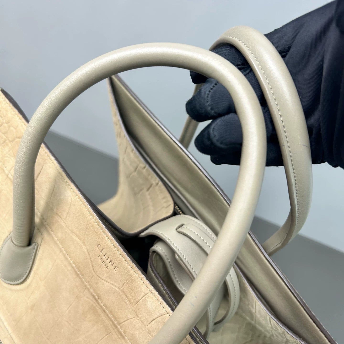 Celine - Phantom Luggage - Crocodile-embossed leather with a suede finish and smooth leather accents - Beige with Grey accents - (Large)