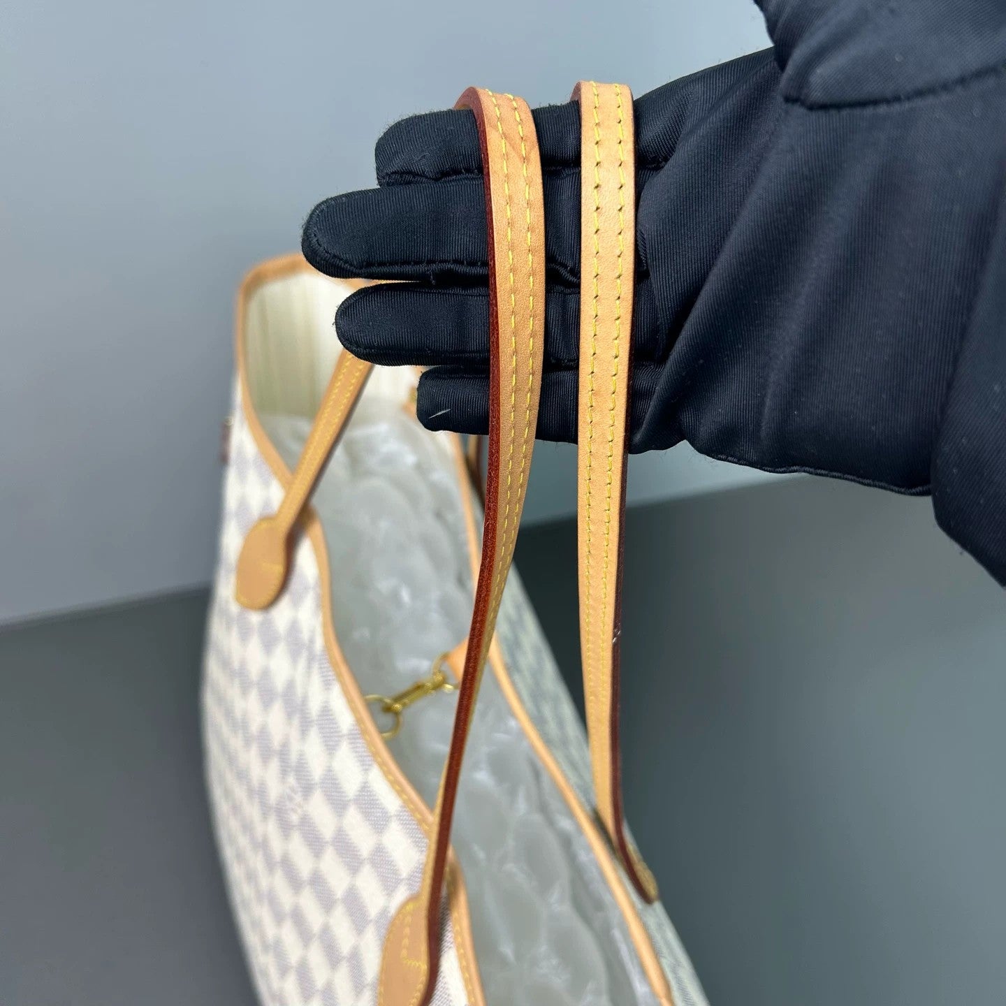 Louis Vuitton - Neverfull MM - Coated canvas with natural cowhide leather trim - White - (medium)