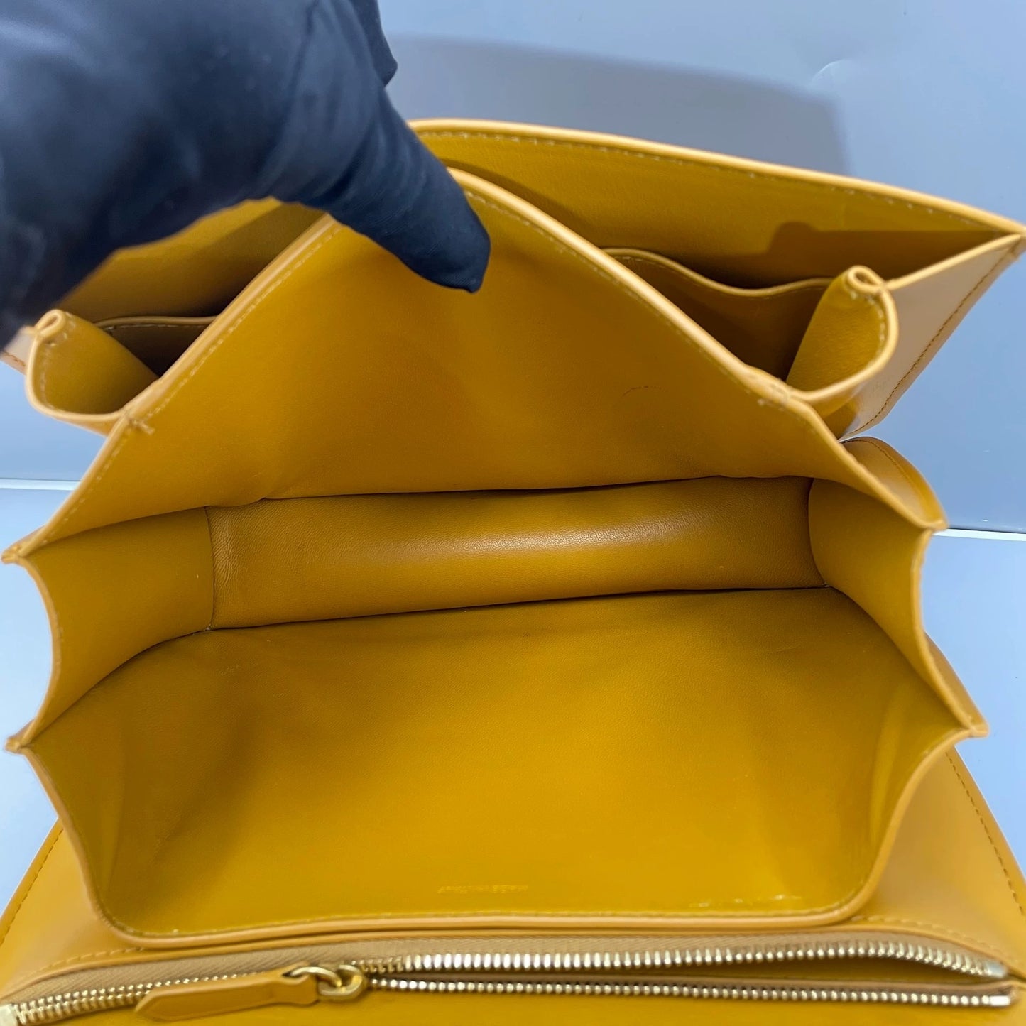 CELINE - Box - Smooth calfskin leather - Yellow - (Medium)