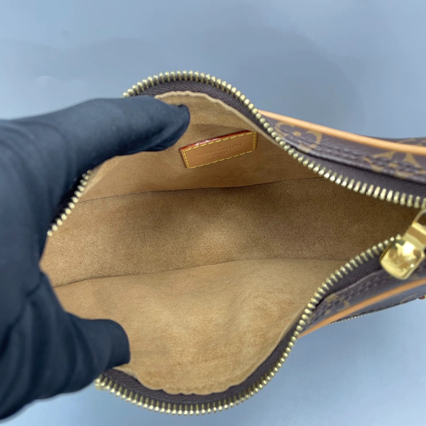 Louis Vuitton - Pea Bag - Monogram coated canvas with natural Vachetta leather trim - Brown - (mini)