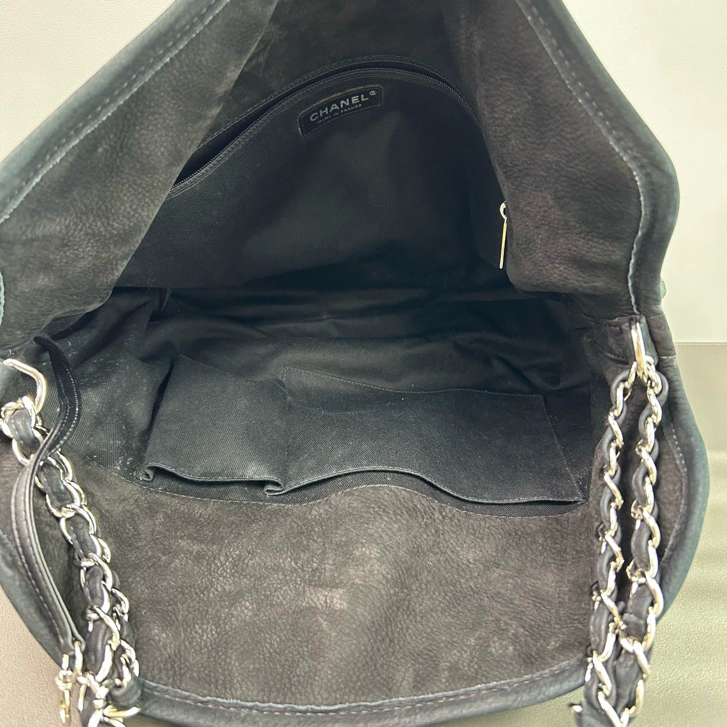 Chanel - Quilted Suede Shoulder Bag - Suede - Black - (Medium)