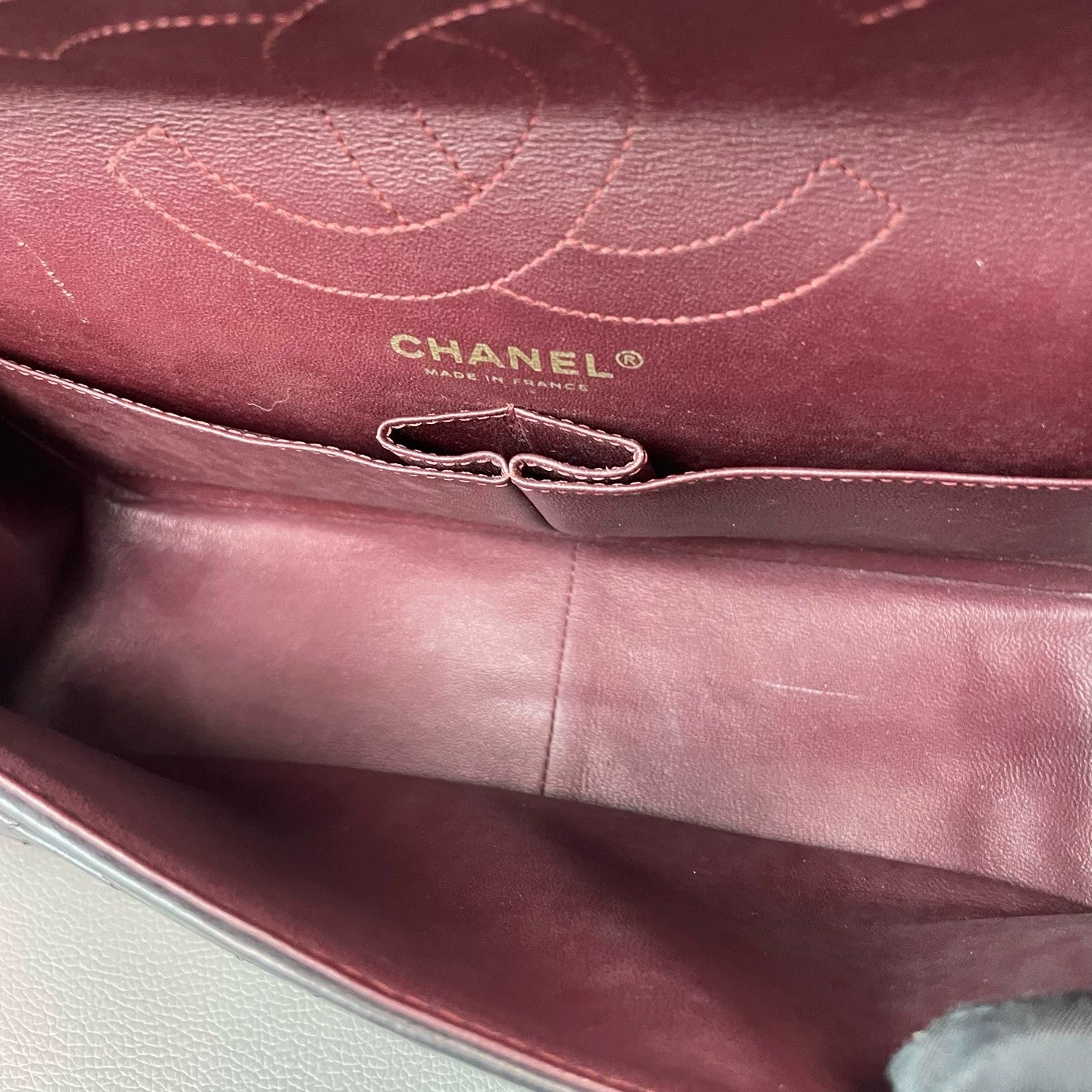 Chanel - 2.55 Reissue Flap Bag - Oiled wax cowhide leather - Black - (medium)