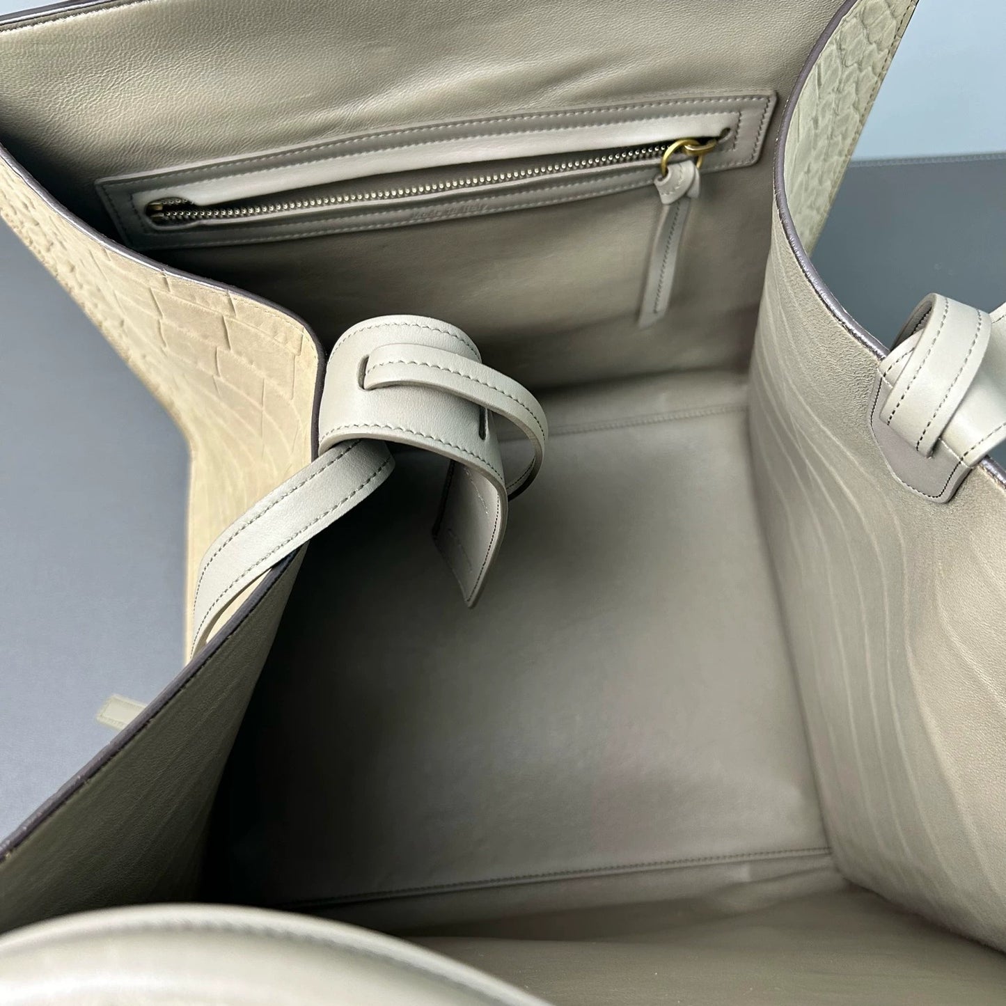 Celine - Phantom Luggage - Crocodile-embossed leather with a suede finish and smooth leather accents - Beige with Grey accents - (Large)