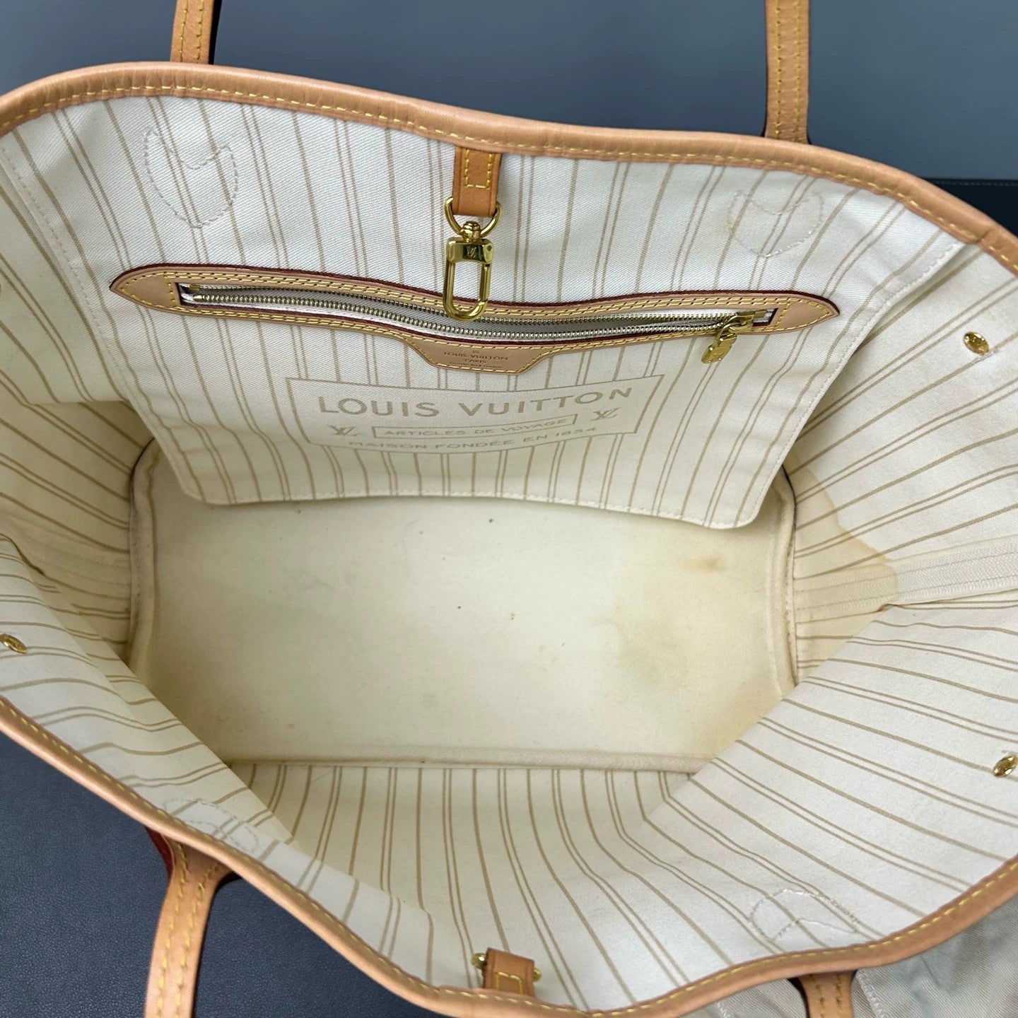 Louis Vuitton - Neverfull MM - Coated canvas with natural cowhide leather trim - White - (medium)