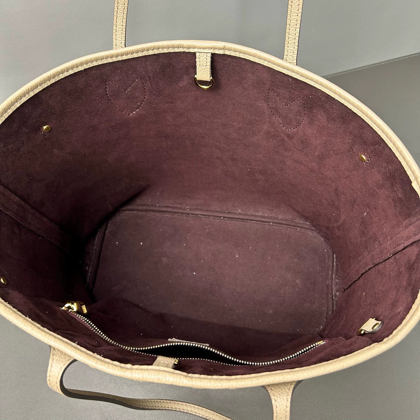 Louis Vuitton - Neverfull - Leather - Grey - (medium)