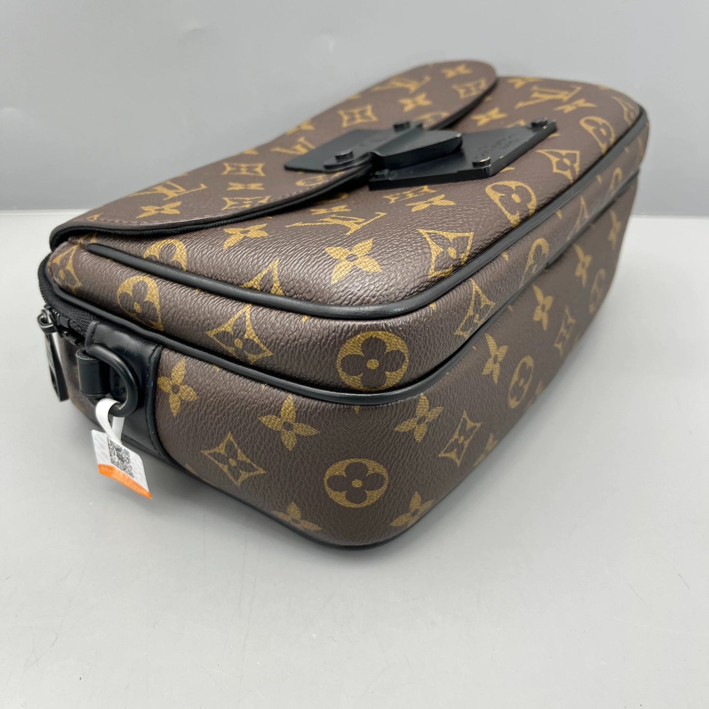 Louis Vuitton - S-Lock Messenger Bag - Monogram coated canvas with leather trim - Brown - (Small)