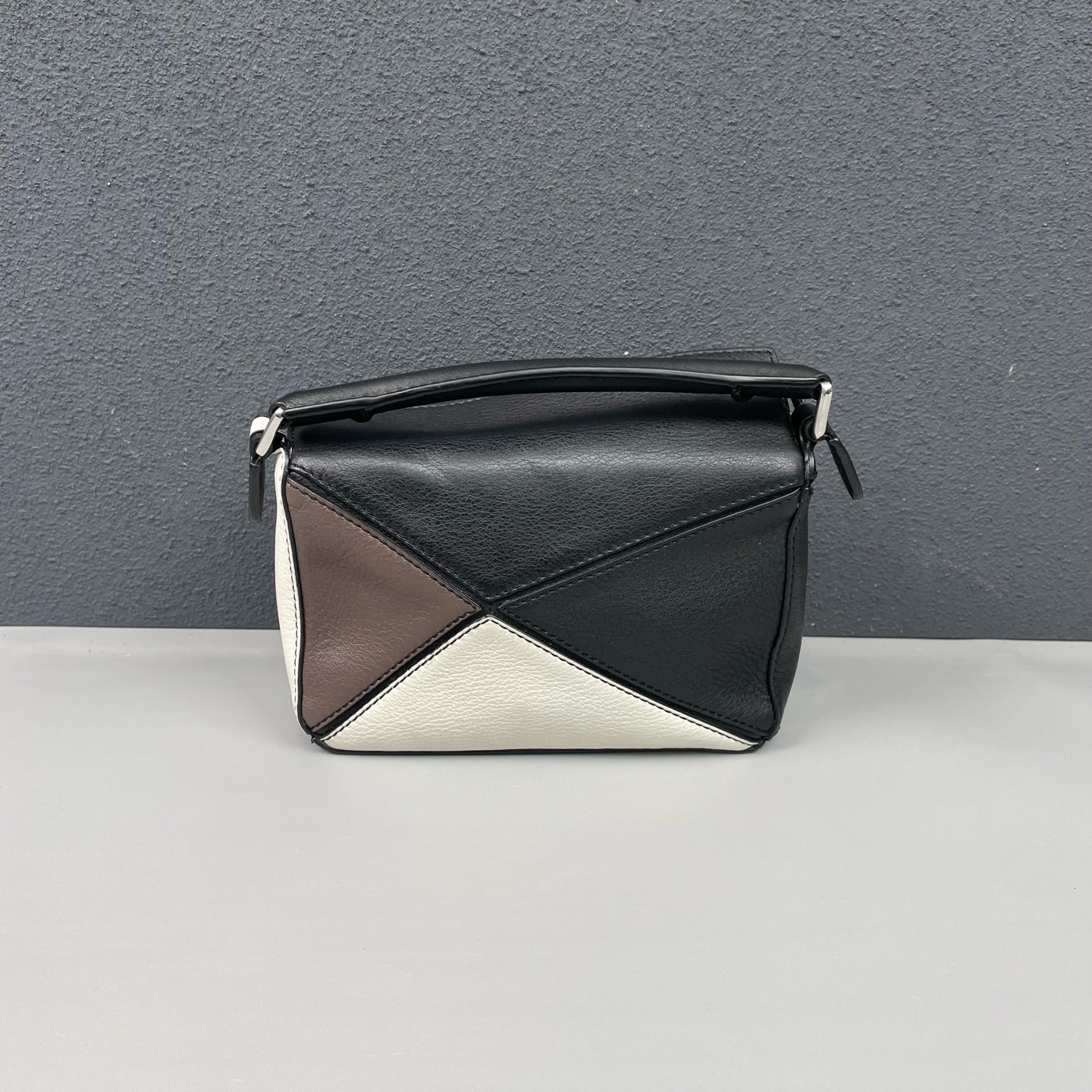 Loewe - Puzzle Bag Mini - Grained and smooth calfskin leather - Multicolour with Black, White, and Taupe panels - (mini)