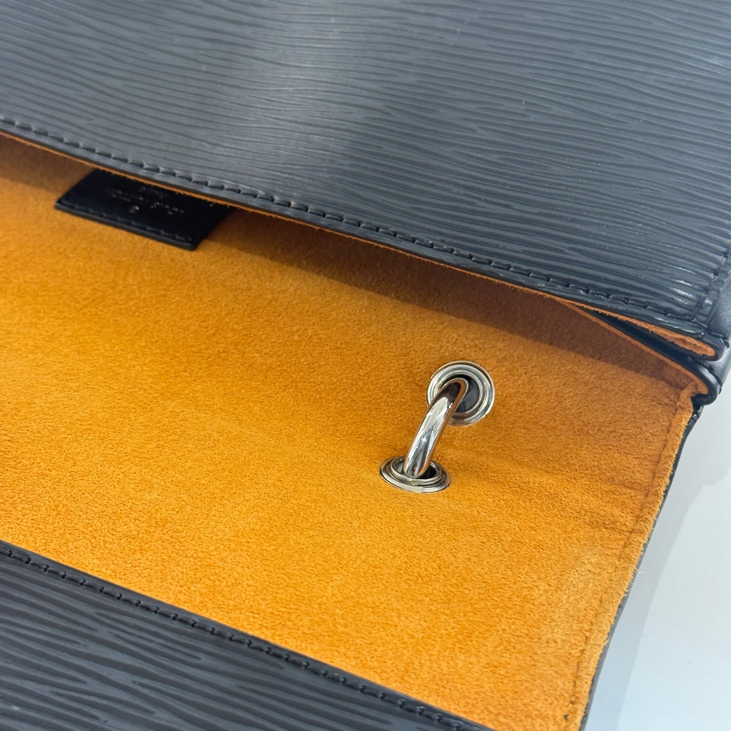Louis Vuitton - - Leather - Black