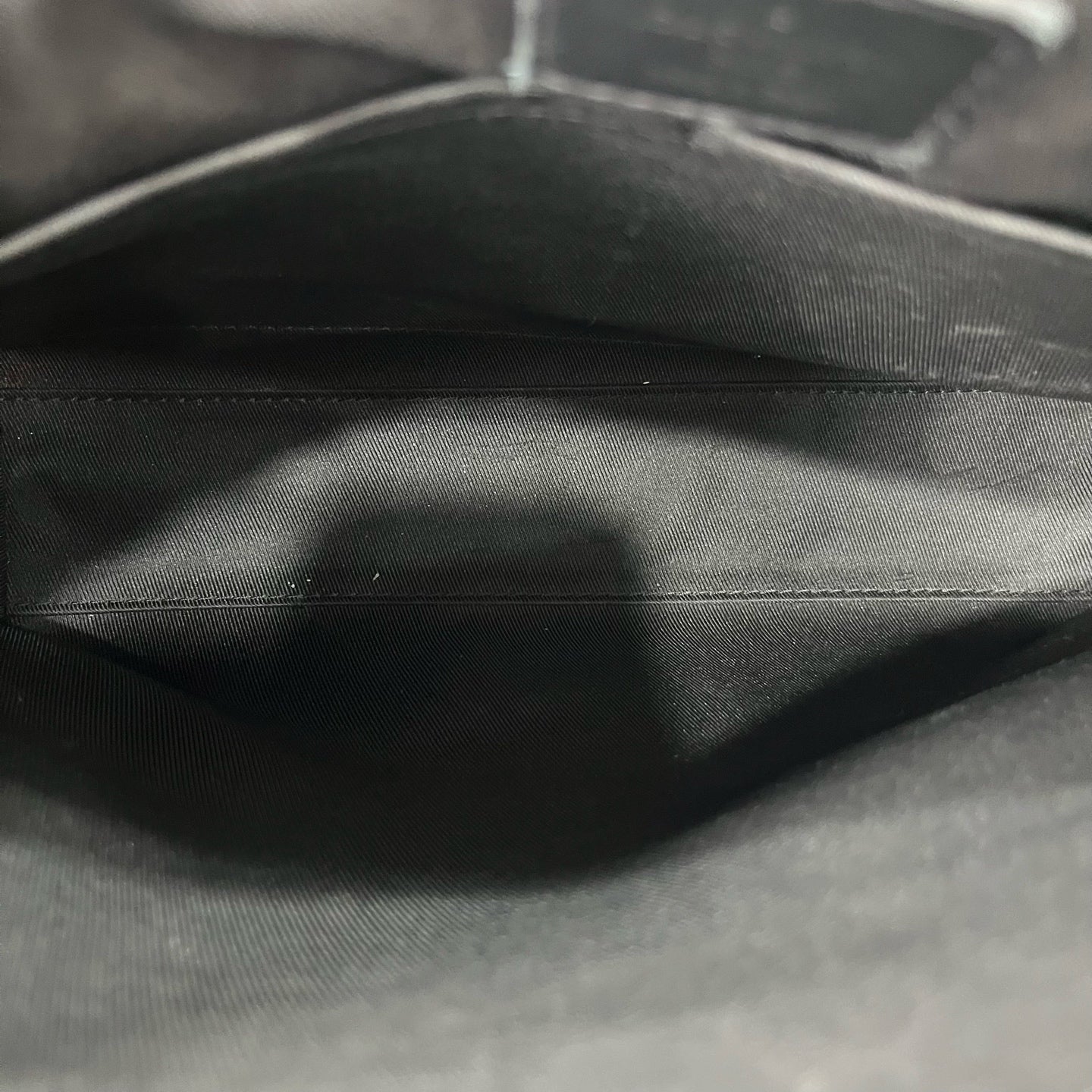 Louis Vuitton - Aerogram Messenger - Leather - Black - (medium)