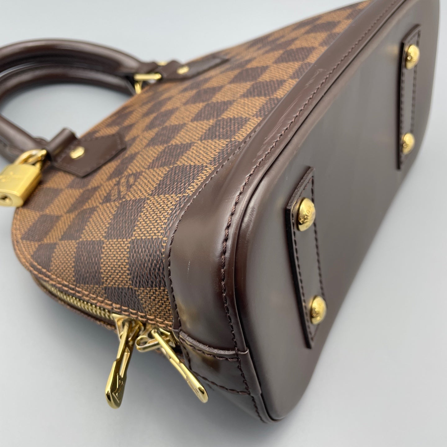 Louis Vuitton - Alma BB - Damier Ebène coated canvas with smooth leather trim - Brown - (mini)