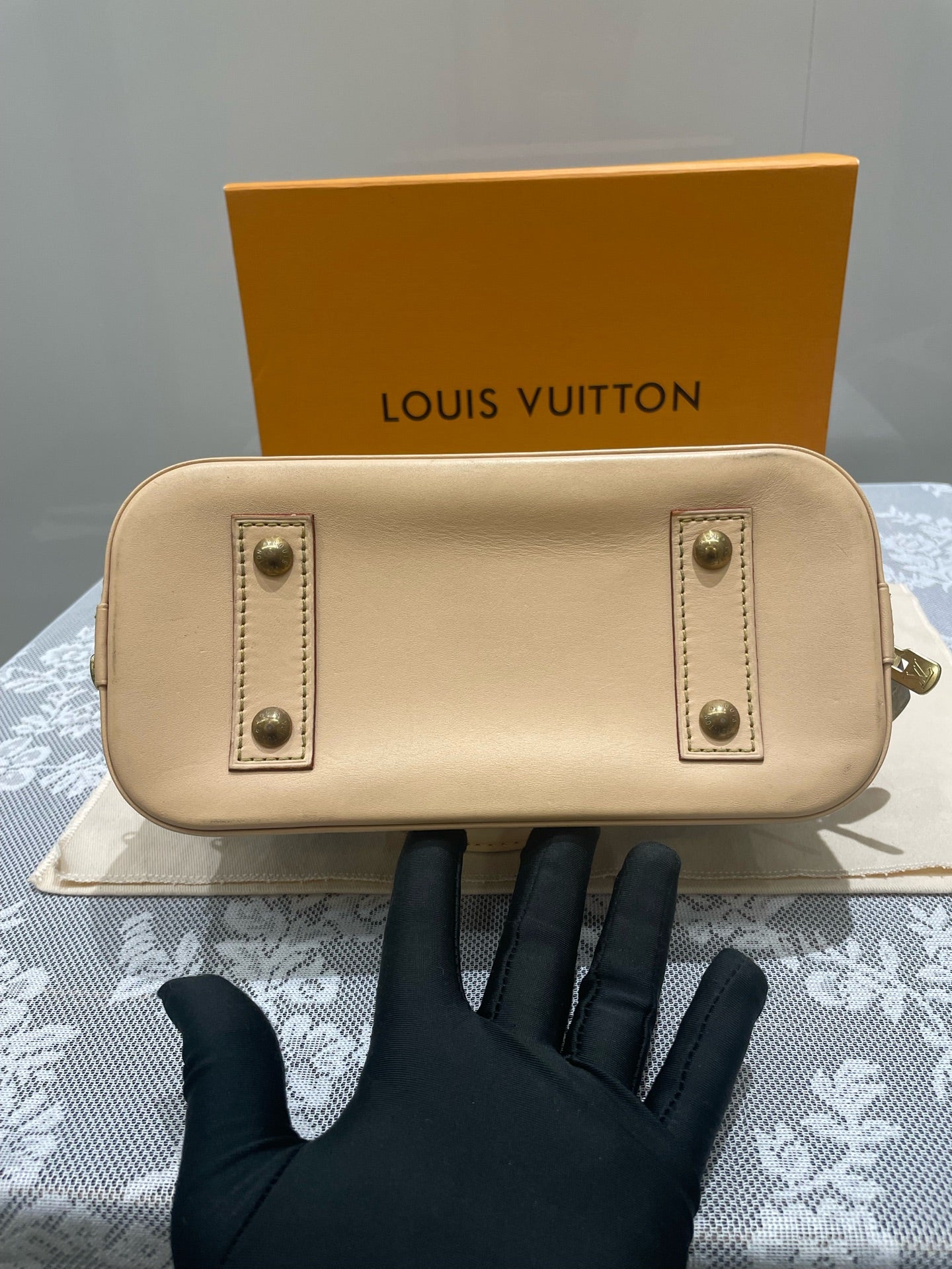 Louis Vuitton - Alma BB - Monogram Canvas with natural Vachetta leather trim - Brown - (mini)