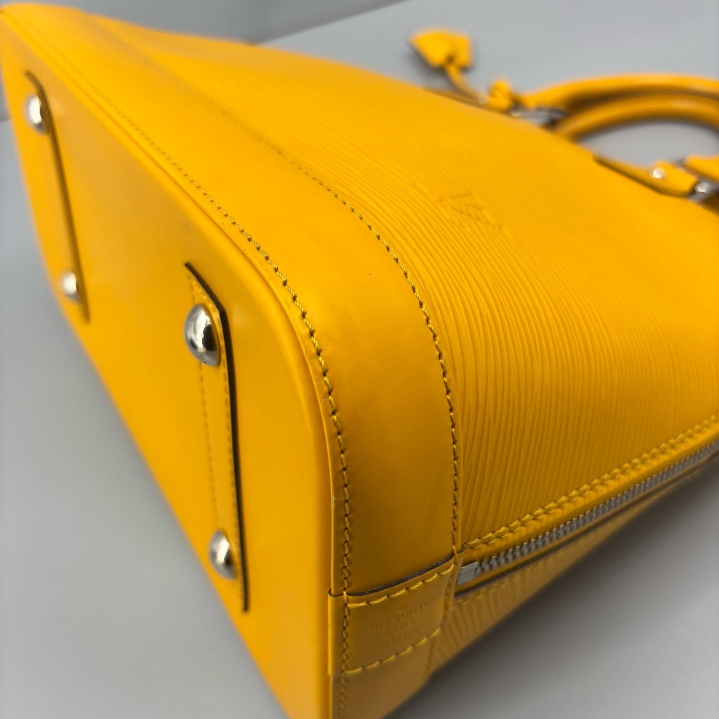 Louis Vuitton - Alma - Leather - Yellow - (medium)