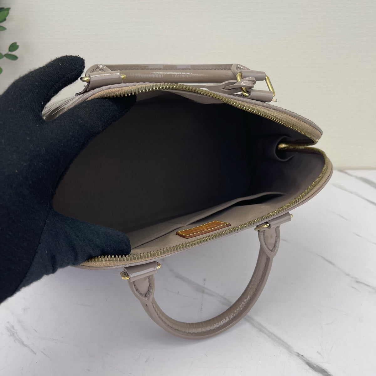 Louis Vuitton - Alma Small - Patent leather - Beige - (small)